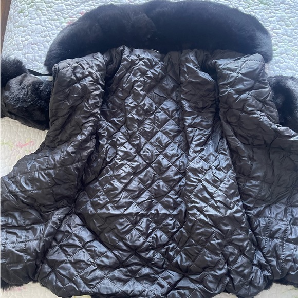 Elegant girls faux fur coat, girls winter coat - Picture 3 of 3